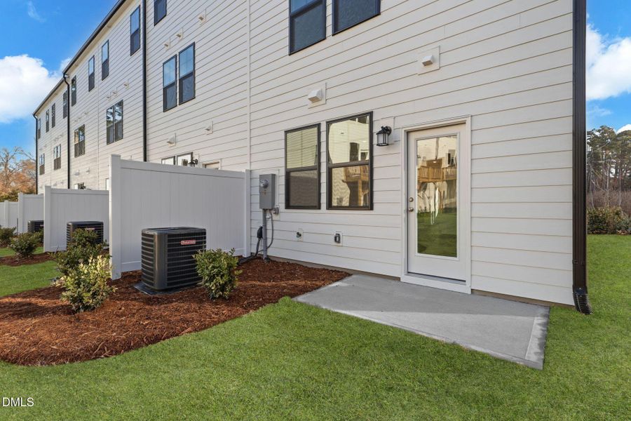 SUN_ElmGrove_Pic_Jackson_QMI_21_Back_2of SUN_ElmGrove_Pic_Jackson_QMI_21_Back_2of