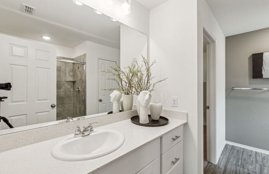 Furnished interior view inside a new home in Elizabeth Creek, Haslet (Image 7).