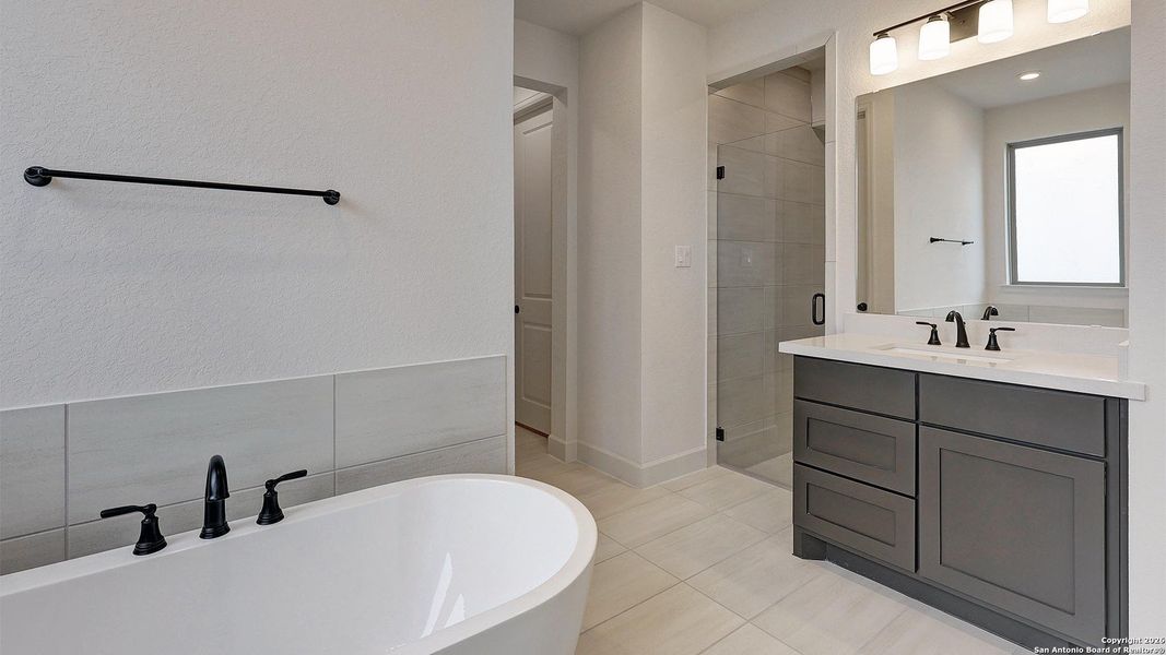 Furnished interior view inside a new home in Ranches At Creekside 55', Boerne (Image 9).