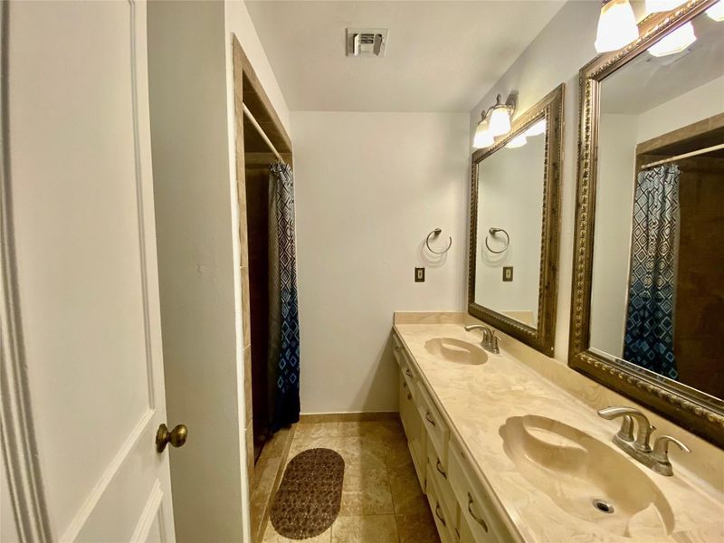 14216 - Primary bathroom