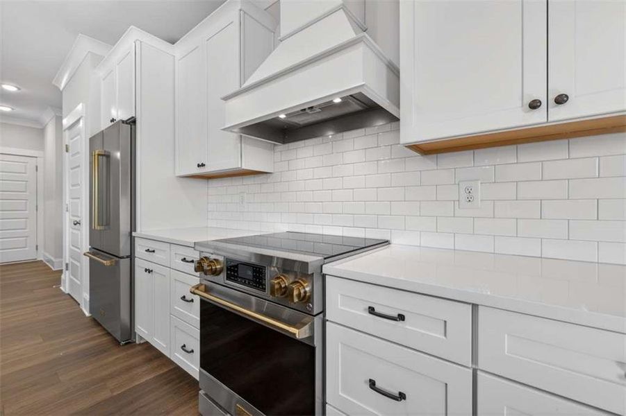 Furnished interior view inside a new home in , Comer (Image 16).