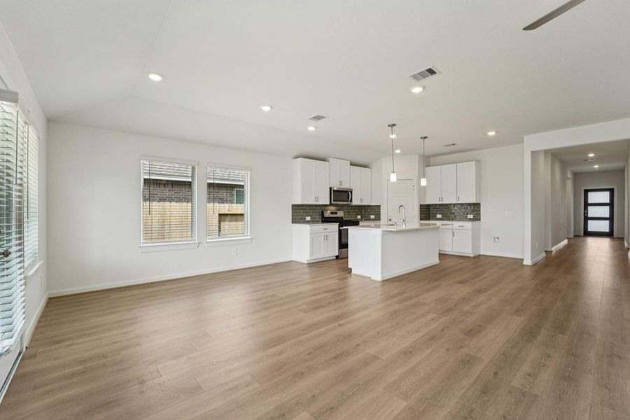 Spacious, unfurnished interior of a new home in Southwinds, Baytown (Image 37). Spacious, unfurnished interior of a new home in Southwinds, Baytown (Image 37).