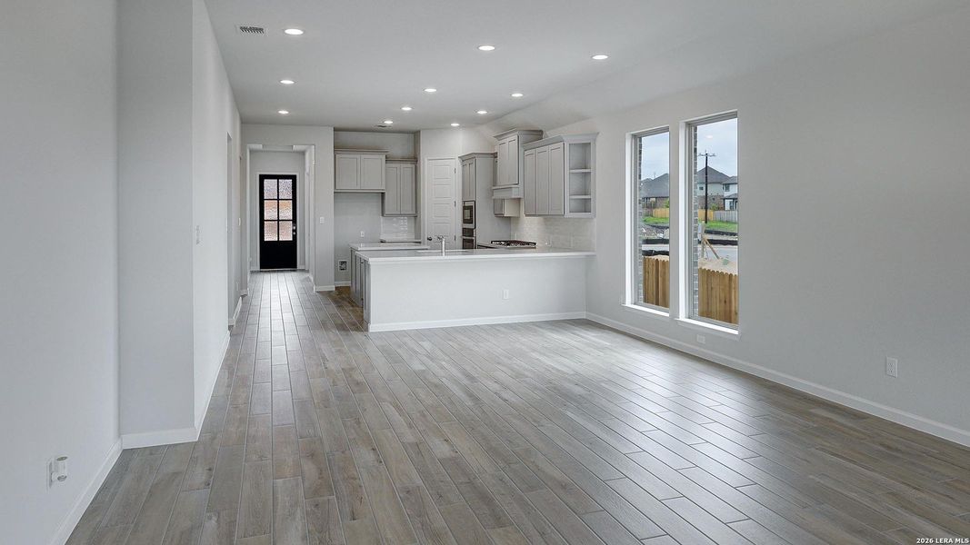 Spacious, unfurnished interior of a new home in Arcadia Ridge, San Antonio (Image 20).