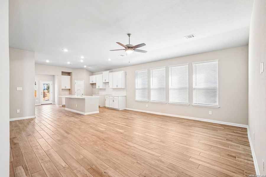 Spacious, unfurnished interior of a new home in Sagebrooke - Premier Series, San Antonio (Image 20).