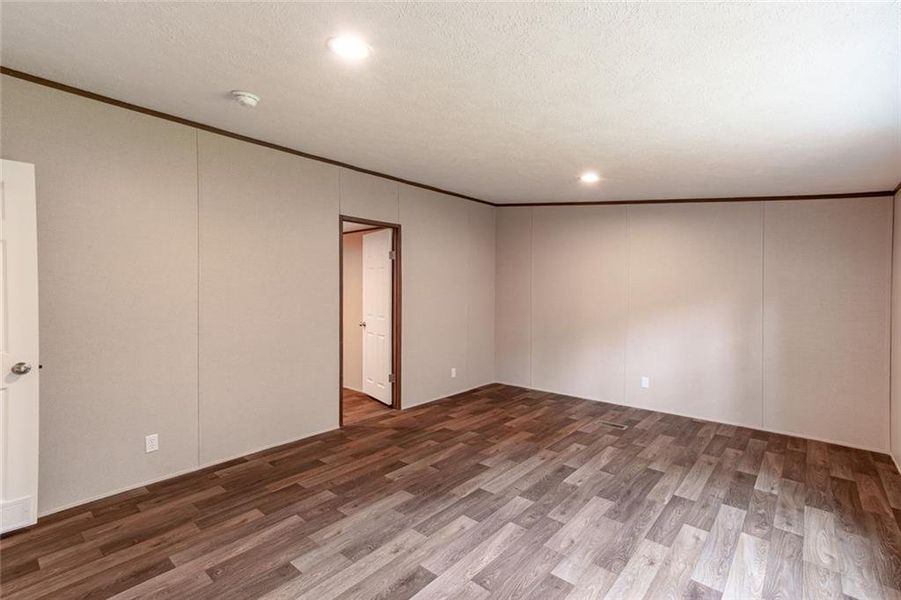 Spacious, unfurnished interior of a new home in , Dahlonega (Image 33).