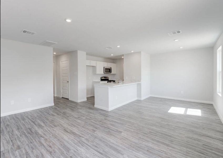 Representative exterior photo of a completed home built from the Everglades by National HomeCorp in The Park, Uvalde, TX (Image 11).