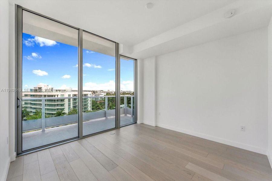 Spacious, unfurnished interior of a new home in , Bay Harbor Islands (Image 11).