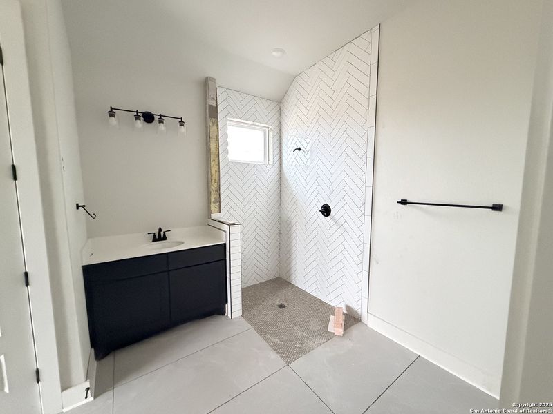 Furnished interior view inside a new home in Sienna Lakes, San Antonio (Image 15).
