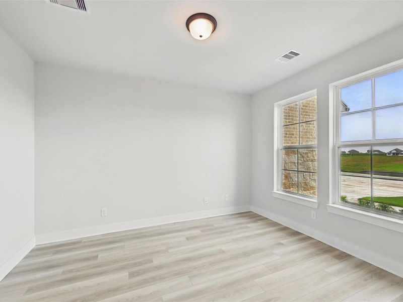 Spacious, unfurnished interior of a new home in Lago Mar, Texas City (Image 27).