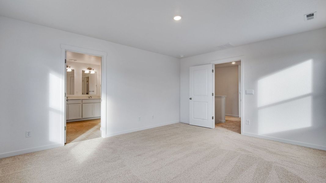 Spacious, unfurnished interior of a new home in Silver Peaks, Lochbuie (Image 28). Spacious, unfurnished interior of a new home in Silver Peaks, Lochbuie (Image 28).