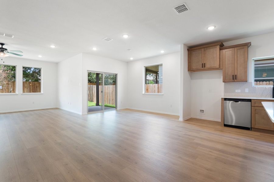 015_lb107716_131 015_lb107716_131