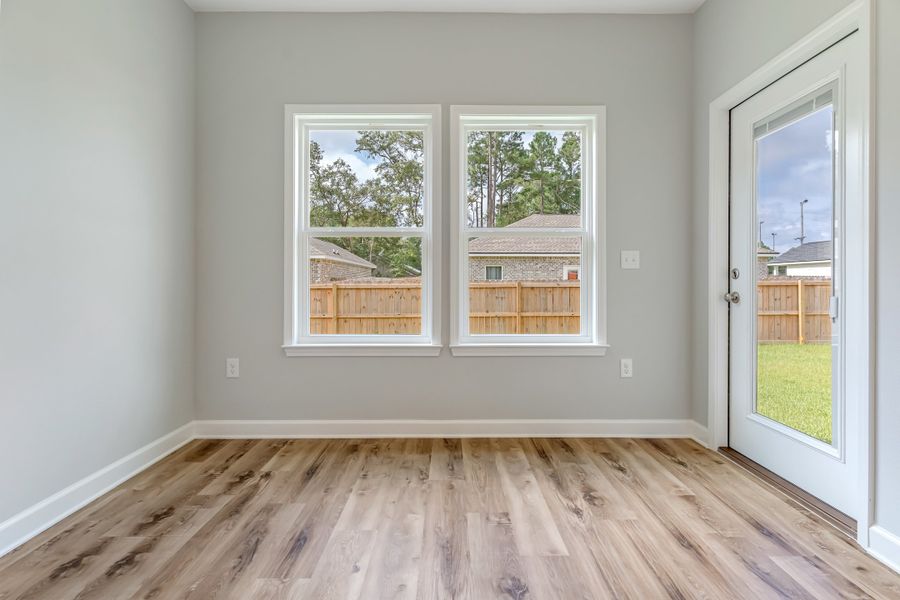 Spacious, unfurnished interior of a new home in Oak Hollow, Crestview (Image 35).