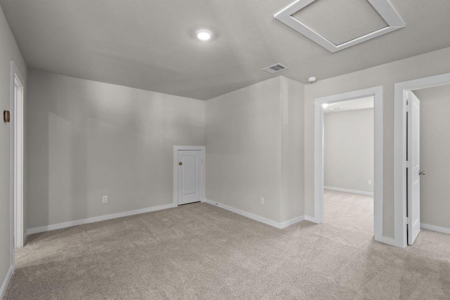 Spacious, unfurnished interior of a new home in Westridge Cove, Conroe (Image 16).