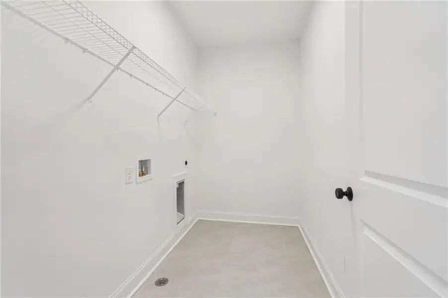 Spacious, unfurnished interior of a new home in Millcroft, Buford (Image 22).