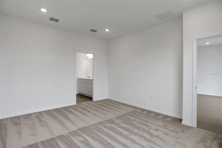 Spacious, unfurnished interior of a new home in Turnleaf, Punta Gorda (Image 16).