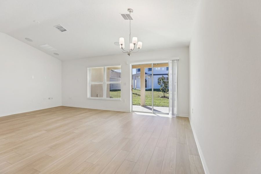 Spacious, unfurnished interior of a new home in Robins Run, Lake Wales (Image 16).