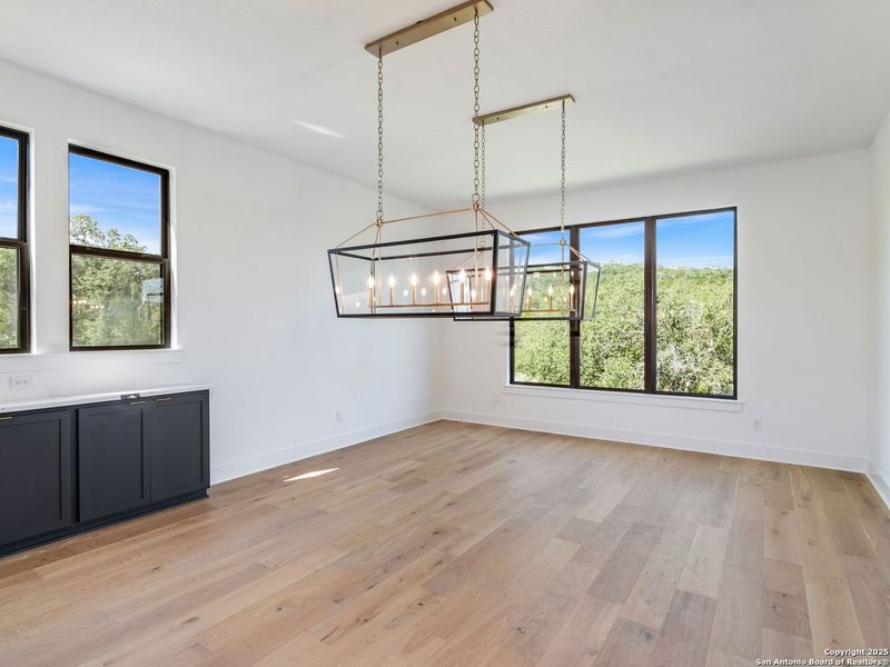 Spacious, unfurnished interior of a new home in Verandas at the Rim, San Antonio (Image 31).