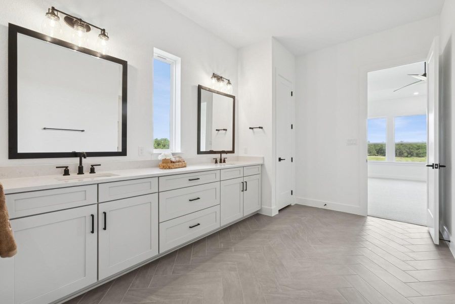 Owner's Bathroom Owner's Bathroom