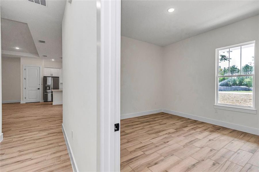 Spacious, unfurnished interior of a new home in , Ocala (Image 24).