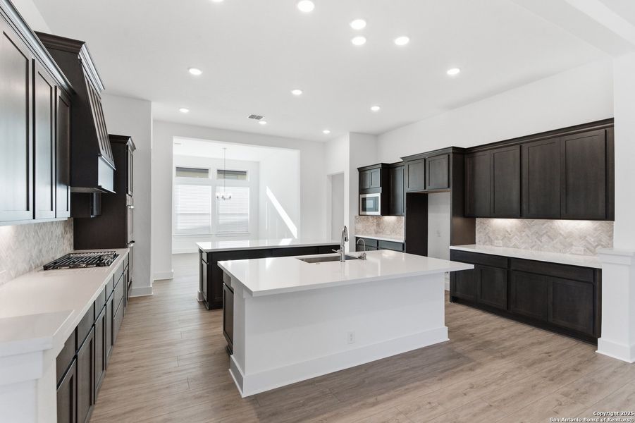 Furnished interior view inside a new home in Mesa Western, Cibolo (Image 7).