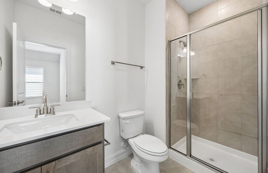 Furnished interior view inside a new home in Highland Lakes, McKinney (Image 11).