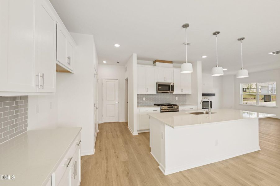 11-web-or-mls-Quarry Rd-0306-011