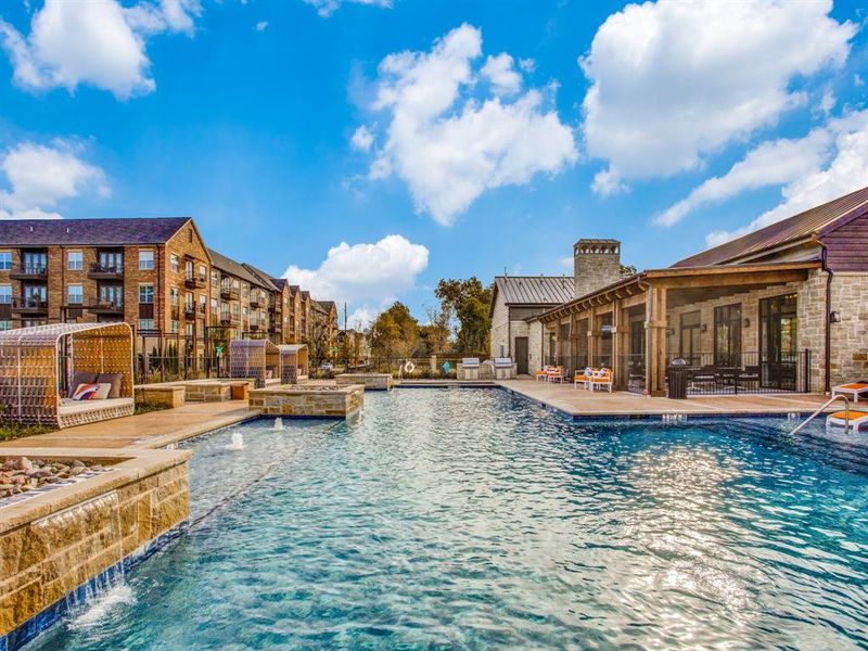 Community amenities in SoHo Square, Dallas (Image 23).