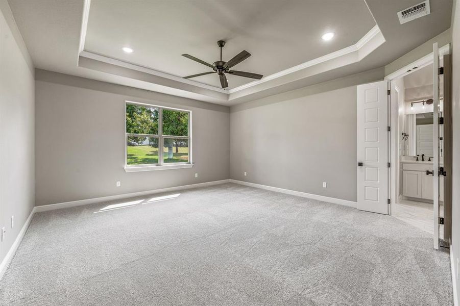 Spacious, unfurnished interior of a new home in Pecan Plantation, Granbury (Image 20).