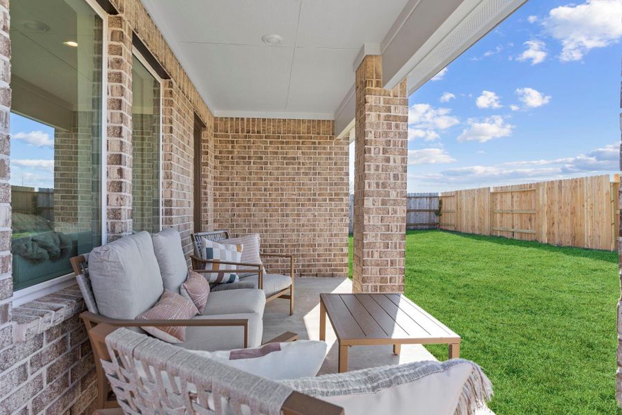 Exterior details and patio area of a home in , Iowa Colony (Image 3).