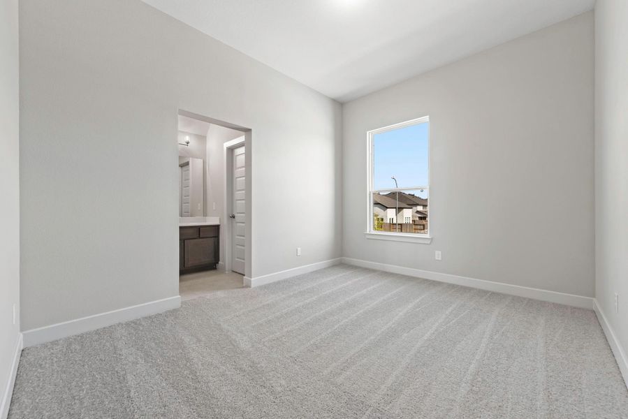 Spacious, unfurnished interior of a new home in Candela, Richmond (Image 21).