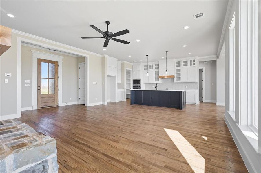 Spacious, unfurnished interior of a new home in , Venus (Image 19). Spacious, unfurnished interior of a new home in , Venus (Image 19).