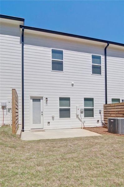 Exterior details and patio area of a home in Highland Crossing, Cartersville (Image 30).