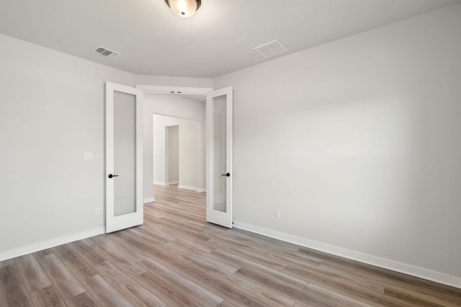 Spacious, unfurnished interior of a new home in Lariat, Liberty Hill (Image 20).