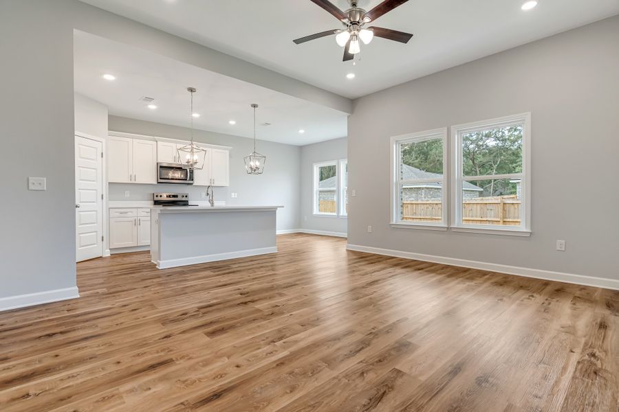 Spacious, unfurnished interior of a new home in Oak Hollow, Crestview (Image 30).