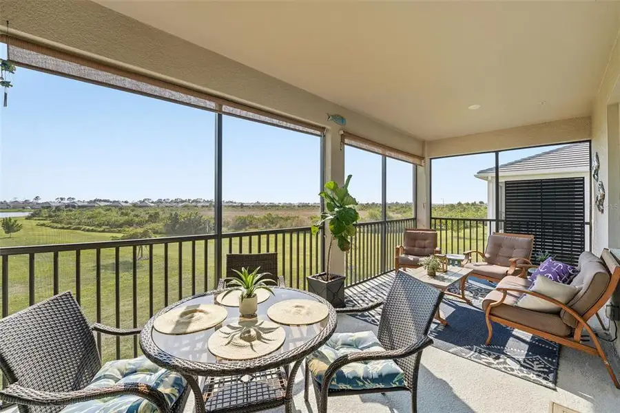 Exterior details and patio area of a home in , Venice (Image 3).