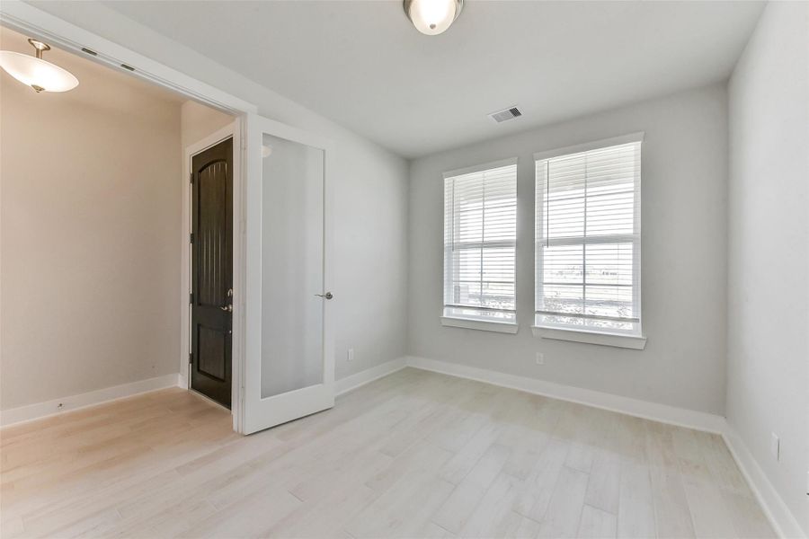Spacious, unfurnished interior of a new home in , Texas City (Image 25).
