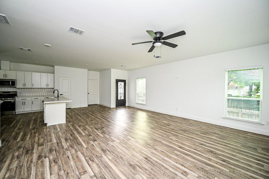 Image 2 of a home in . Image 2 of a home in .