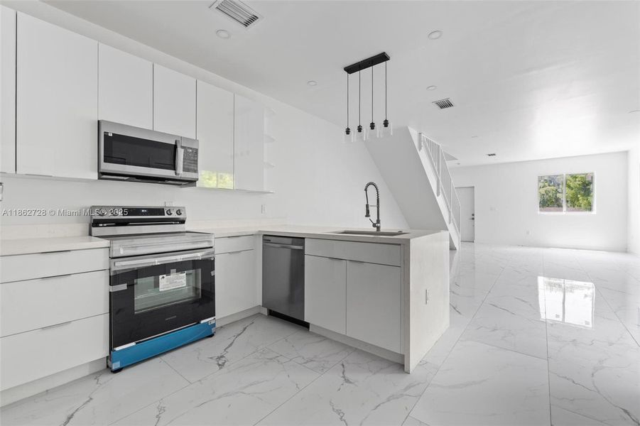 Furnished interior view inside a new home in , Pompano Beach (Image 6).