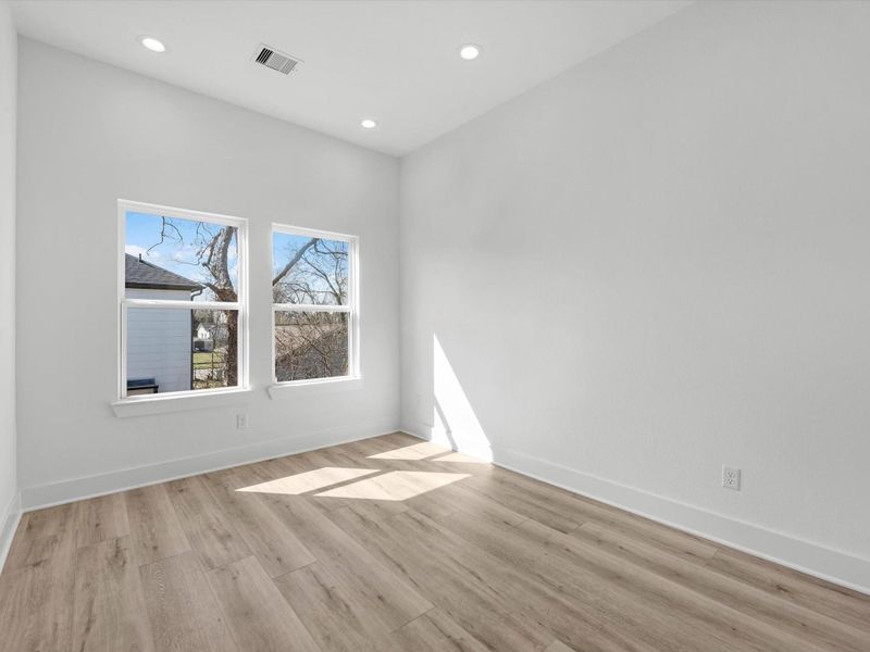 Spacious, unfurnished interior of a new home in , Houston (Image 25).