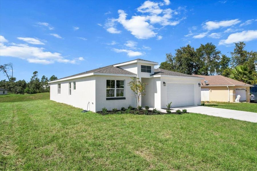 Exterior details and patio area of a home in , Ocala (Image 26). Exterior details and patio area of a home in , Ocala (Image 26).