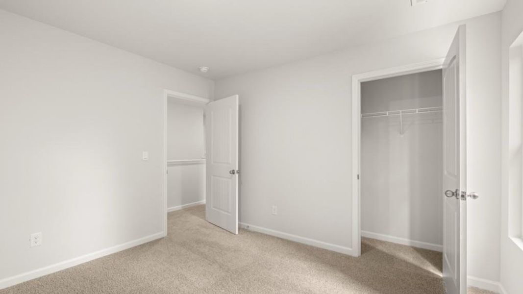 Spacious, unfurnished interior of a new home in Thompson Ridge, Dallas (Image 15).