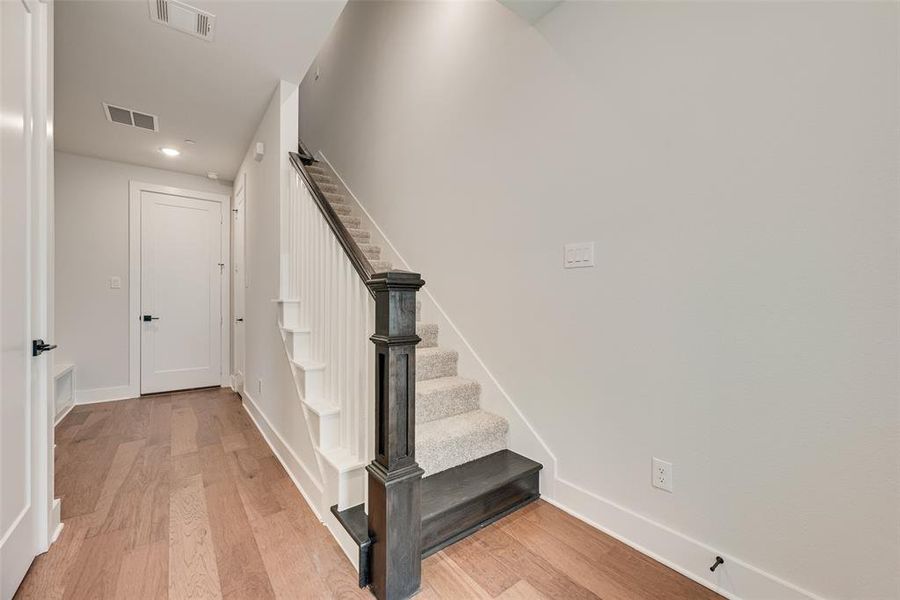 Spacious, unfurnished interior of a new home in Collin Creek, Plano (Image 13).