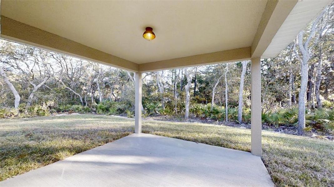 Exterior details and patio area of a home in , Dunnellon (Image 17).