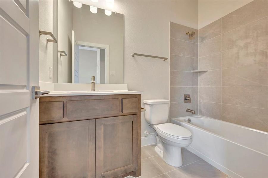 Furnished interior view inside a new home in Treeline, Justin (Image 9).