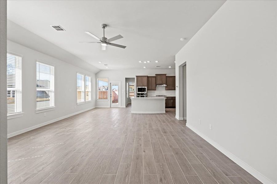 Spacious, unfurnished interior of a new home in Trace, San Marcos (Image 21).