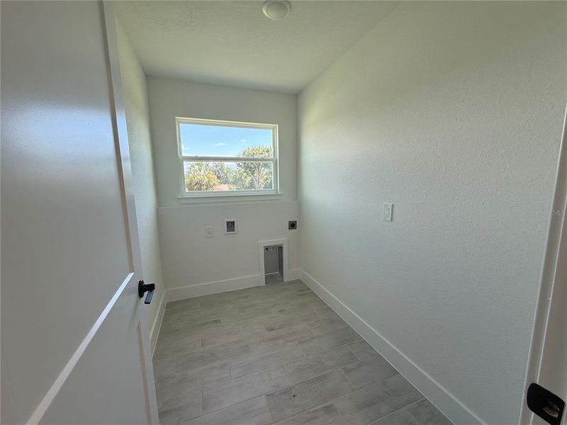 Spacious, unfurnished interior of a new home in , Punta Gorda (Image 12).