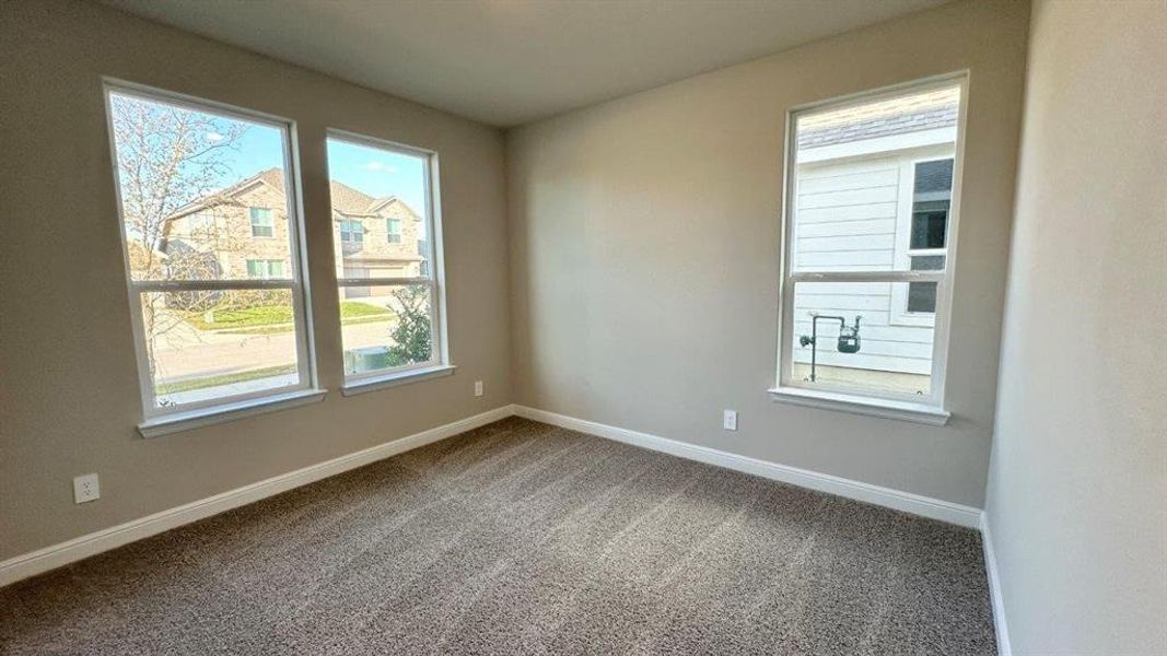 Spacious, unfurnished interior of a new home in Rock Creek Ranch, Fort Worth (Image 19).