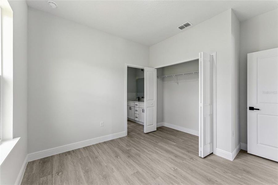 Spacious, unfurnished interior of a new home in , Ocala (Image 43).