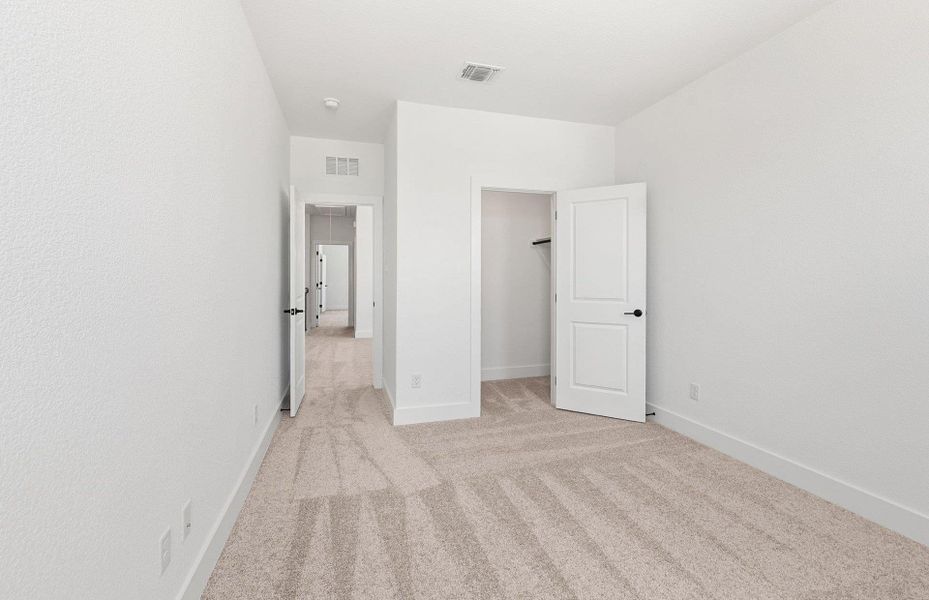 Spacious, unfurnished interior of a new home in Northpoint at Old Settlers, Round Rock (Image 13).
