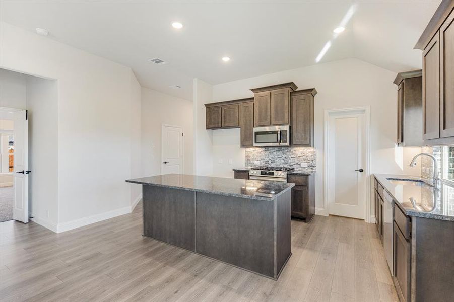 Furnished interior view inside a new home in Maplewood, Glenn Heights (Image 9).